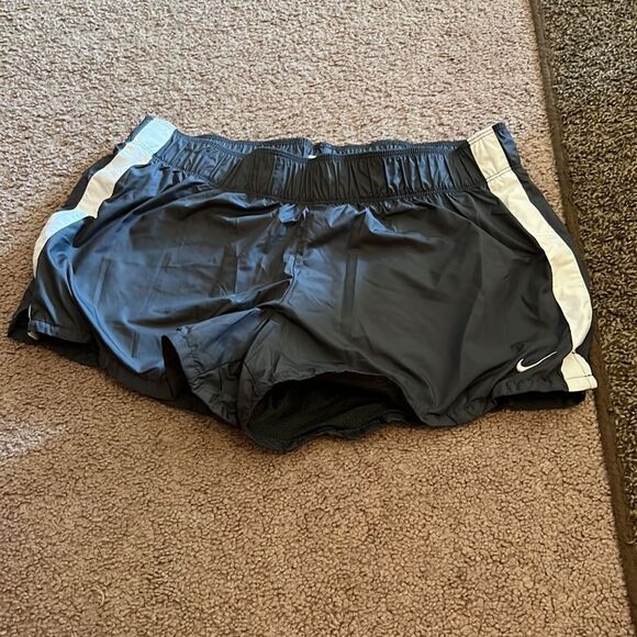 Nike small grey shorts - Picture 2 of 6